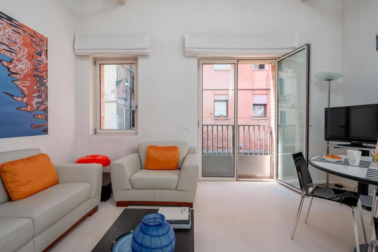 The Waterview Alcove Apartment Venice