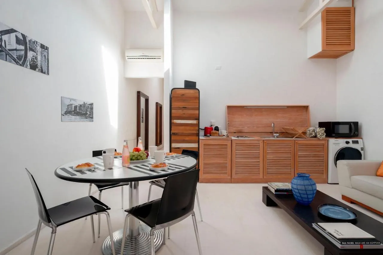 The Waterview Alcove Apartment Venice